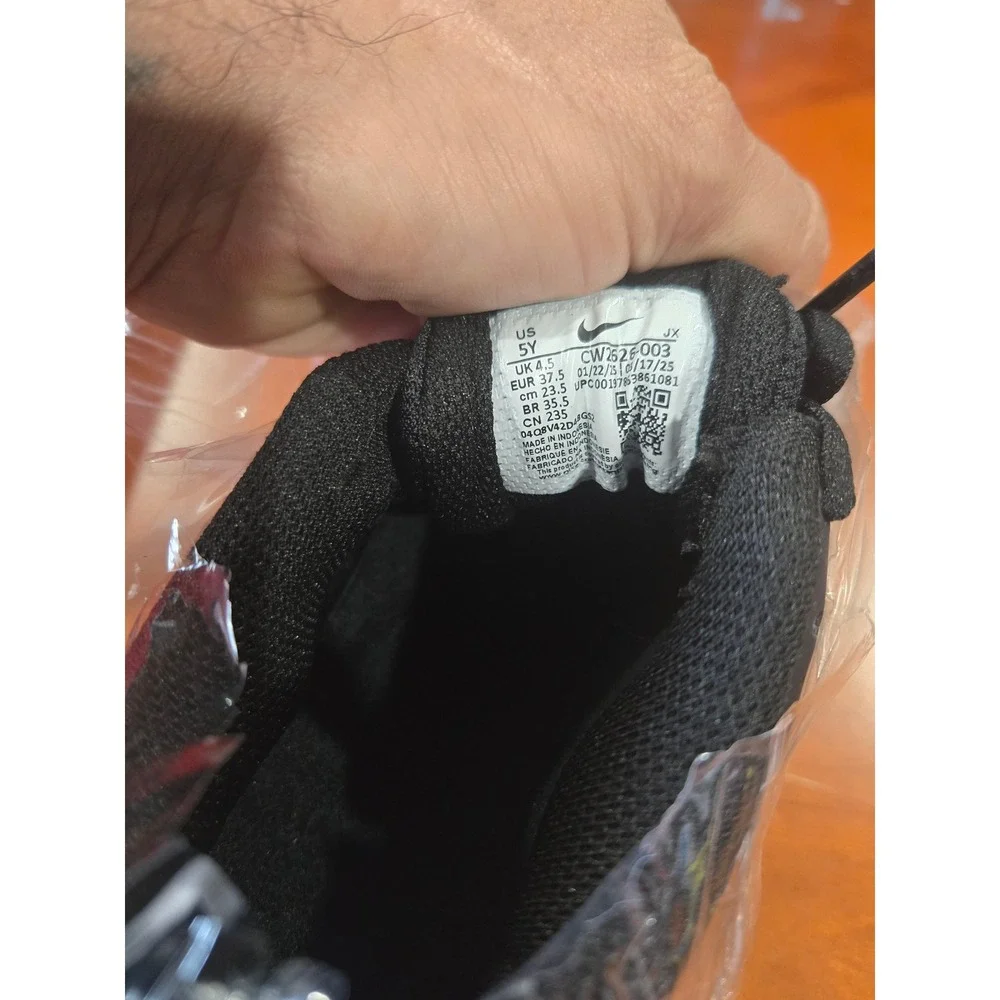 Nike Shox R4 GS Triple Black Sneakers CW2626-003 Size 5Y